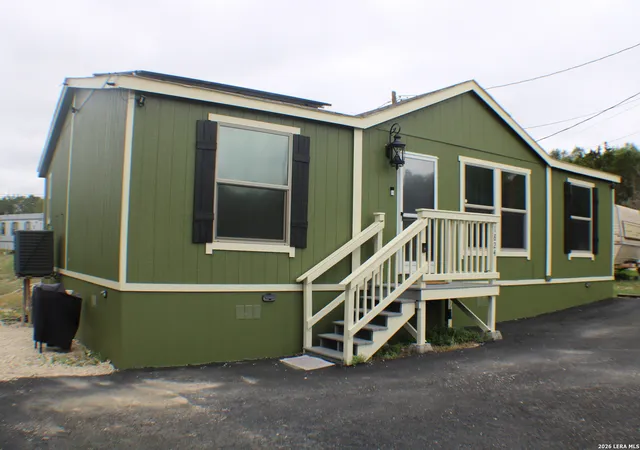 4th image of 1824 Live Oak Dr, Canyon Lake, TX 78133 | MLS# 1959408