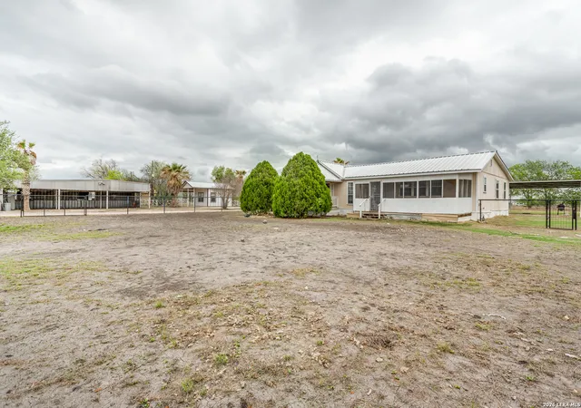 Photo 3 of Single family home for sale at 301 E County Road 678, Natalia, TX 78059 | MLS# 1959469 | Listing updated on 2026-04-30