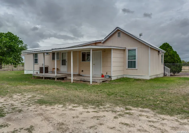 Photo 3 of Single family home for sale at 301 E County Road 678, Natalia, TX 78059 | MLS# 1959469 | Listing updated on 2026-04-30
