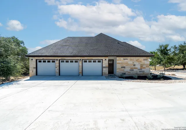 Photo 2 of Single family home for sale at 1416 Corkscrew Ct, New Braunfels, TX 78132 | MLS# 1959474 | Listing updated on 2026-09-15