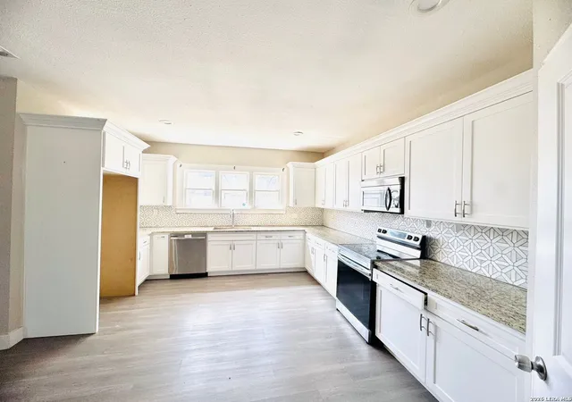 Photo 3 of Sale Pending at 614 Cumberland Rd, San Antonio, TX 78204 | MLS# 1959502 | Listing updated on 2026-09-08