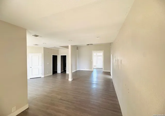 Photo 4 of Sale Pending at 614 Cumberland Rd, San Antonio, TX 78204 | MLS# 1959502 | Listing updated on 2026-09-08