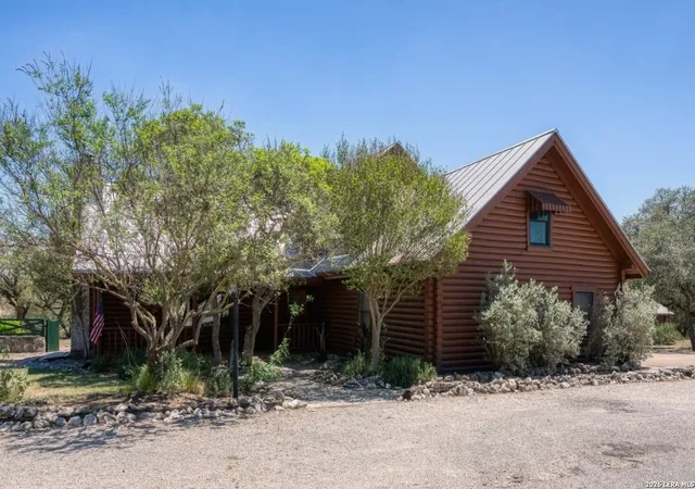 3rd image of 513 Riverview Dr, Bandera, TX 78003 | MLS# 1959503