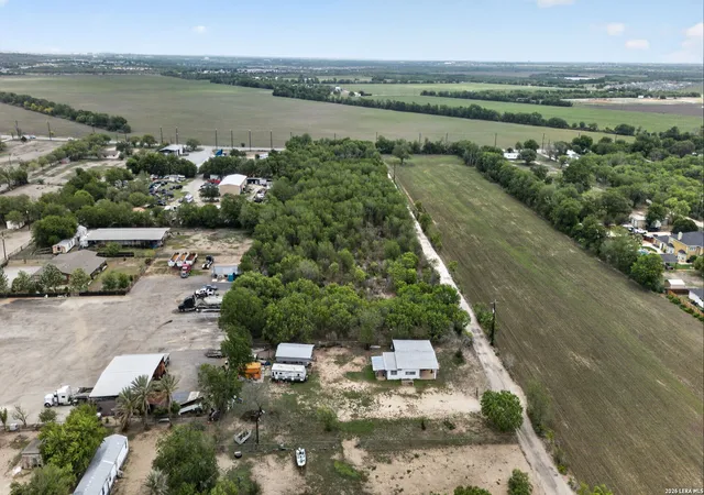 2nd image of 12145 Fischer Rd, Von Ormy, TX 78073 | MLS# 1959526