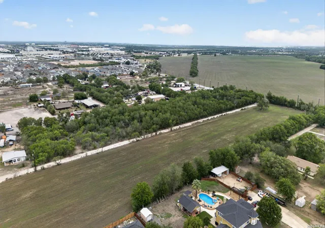 4th image of 12145 Fischer Rd, Von Ormy, TX 78073 | MLS# 1959526