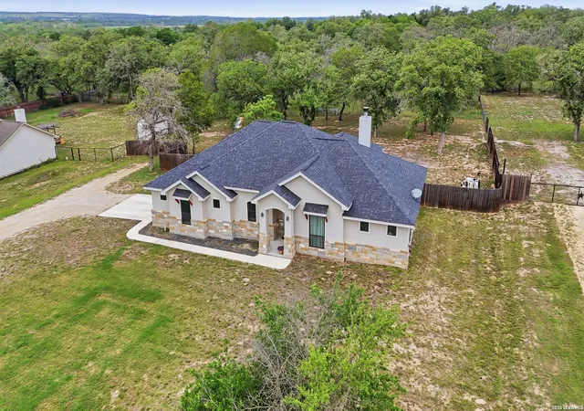 Photo 1 of Single family home for sale at 129 Sendera Xing, La Vernia, TX 78121 | MLS# 1959639 | Listing updated on 2026-08-09