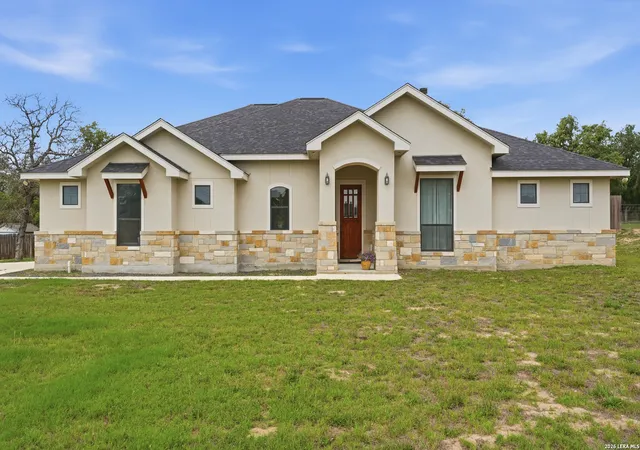 Photo 2 of Single family home for sale at 129 Sendera Xing, La Vernia, TX 78121 | MLS# 1959639 | Listing updated on 2026-08-09