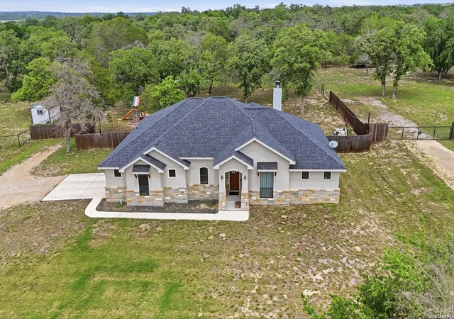 Photo 3 of Single family home for sale at 129 Sendera Xing, La Vernia, TX 78121 | MLS# 1959639 | Listing updated on 2026-08-09