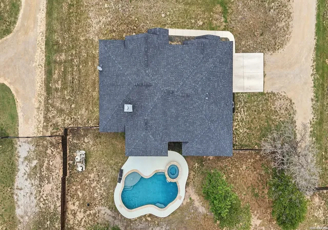 Photo 3 of Single family home for sale at 129 Sendera Xing, La Vernia, TX 78121 | MLS# 1959639 | Listing updated on 2026-08-09