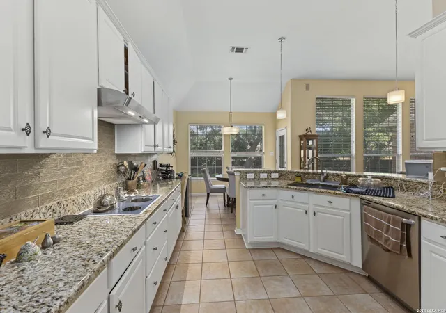 5th image of 15106 Grayoak Forest, San Antonio, TX 78248 | MLS# 1959728