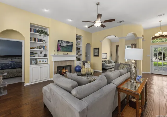Photo 4 of Single family home for sale at 15106 Grayoak Forest, San Antonio, TX 78248 | MLS# 1959728 | Listing updated on 2026-09-24