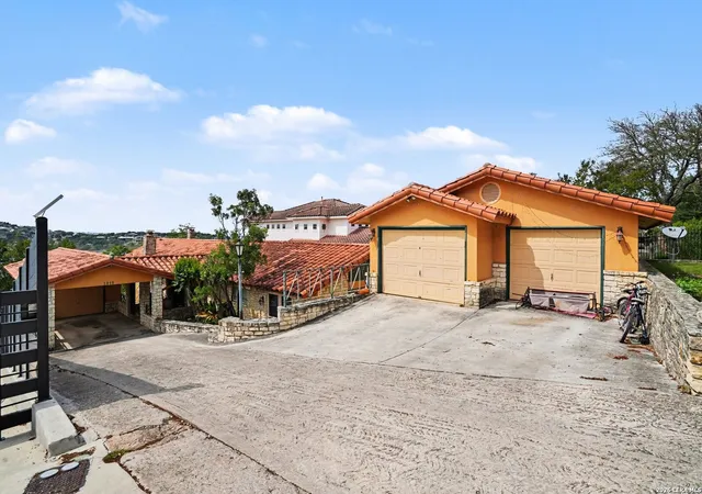 Photo 1 of Single family home for sale at 1010 Village Shore Dr, Canyon Lake, TX 78133 | MLS# 1959873 | Listing updated on 2026-05-09