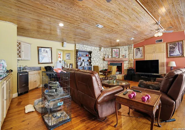 Photo 3 of Single family home for sale at 1010 Village Shore Dr, Canyon Lake, TX 78133 | MLS# 1959873 | Listing updated on 2026-05-09