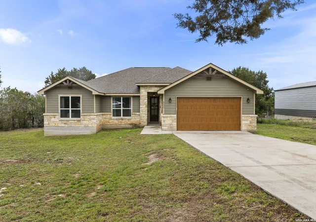 Photo 2 of Sale Pending at 4040 Summit Dr, New Braunfels, TX 78132 | MLS# 1959955 | Listing updated on 2026-05-12