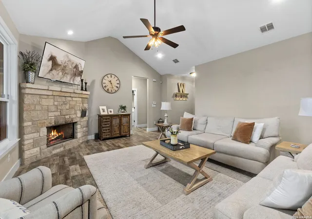 Photo 4 of Sale Pending at 4040 Summit Dr, New Braunfels, TX 78132 | MLS# 1959955 | Listing updated on 2026-05-12