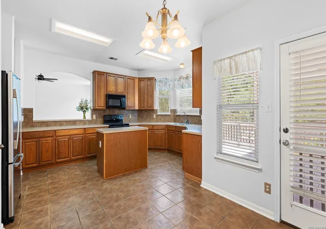 Photo 3 of Sale Pending at 8818 Ash Meadow Dr, Universal City, TX 78148 | MLS# 1960125 | Listing updated on 2026-08-16