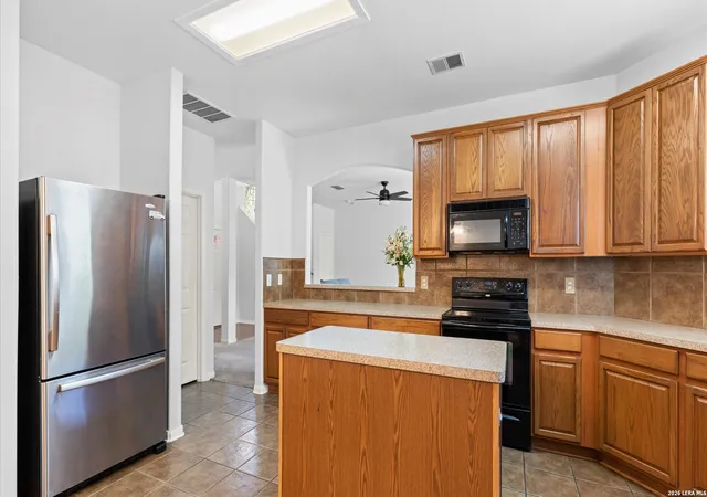 Photo 4 of Sale Pending at 8818 Ash Meadow Dr, Universal City, TX 78148 | MLS# 1960125 | Listing updated on 2026-08-16