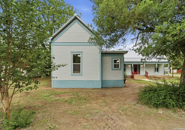 29th image of 309 E Houston Street, Knippa, TX 78870 | MLS# 1960149