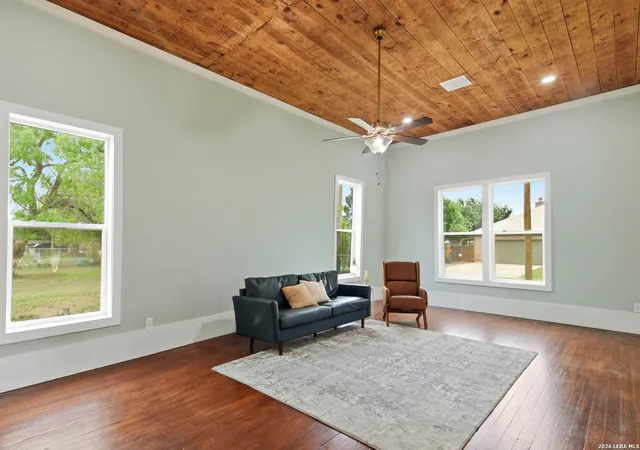 5th image of 309 E Houston Street, Knippa, TX 78870 | MLS# 1960149