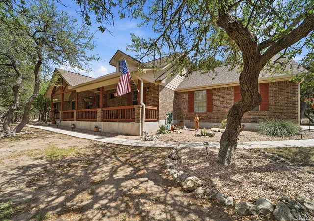 Photo 3 of Single family home for sale at 1777 Crossbow Dr, Canyon Lake, TX 78133 | MLS# 1960174 | Listing updated on 2026-10-25