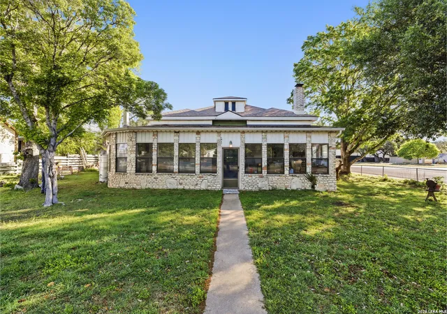 Photo 1 of Single family home for sale at 1028 Jefferson St, Kerrville, TX 78028 | MLS# 1960200 | Listing updated on 2026-06-23