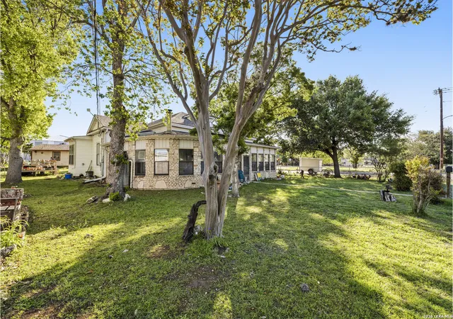 Photo 2 of Single family home for sale at 1028 Jefferson St, Kerrville, TX 78028 | MLS# 1960200 | Listing updated on 2026-06-23