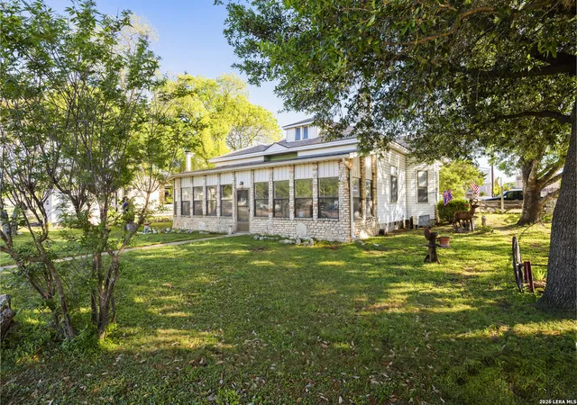 Photo 3 of Single family home for sale at 1028 Jefferson St, Kerrville, TX 78028 | MLS# 1960200 | Listing updated on 2026-06-23