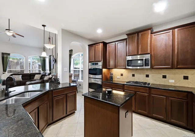 Photo 4 of Single family home for sale at 39 Bighorn Canyon, San Antonio, TX 78258 | MLS# 1960283 | Listing updated on 2026-05-03