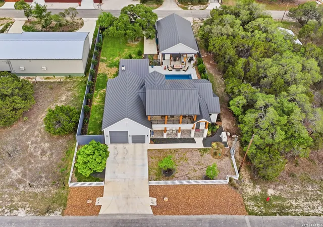 Photo 2 of Single family home for sale at 2551 Lakeshore Dr, Canyon Lake, TX 78133 | MLS# 1960318 | Listing updated on 2026-09-15