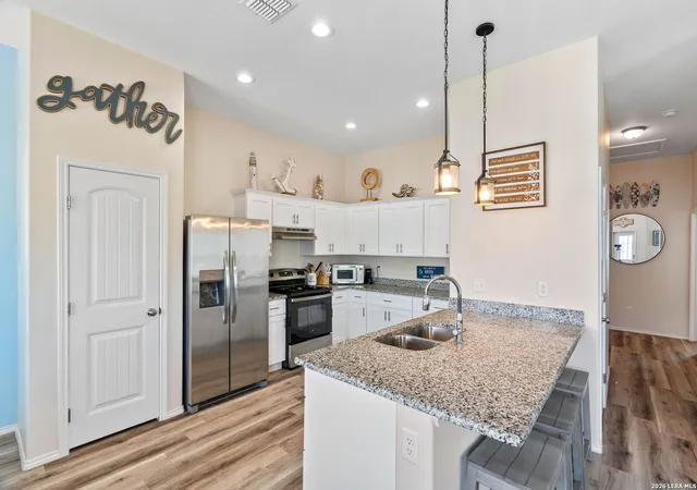 3rd image of 107 Caledonia Dr, Rockport, TX 78382 | MLS# 1960332