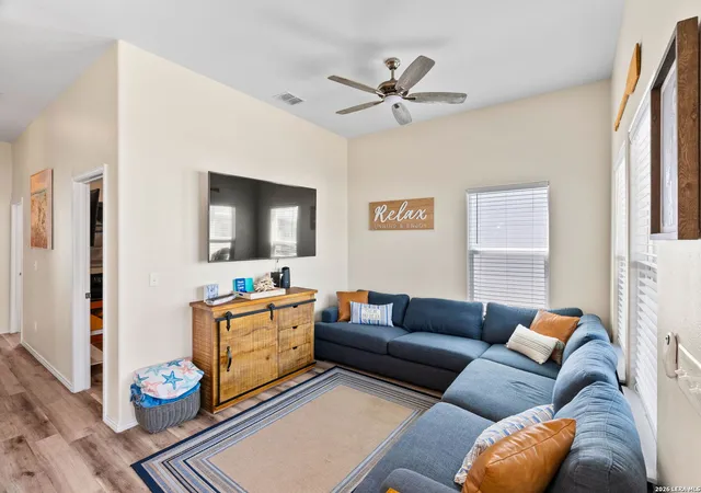 5th image of 107 Caledonia Dr, Rockport, TX 78382 | MLS# 1960332