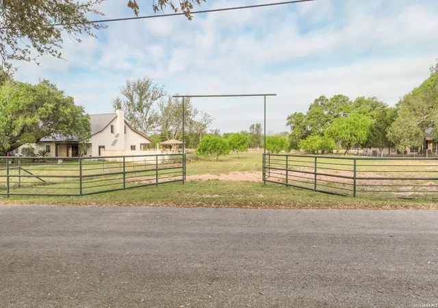 1st image of 413 W Malone, Devine, TX 78016 | MLS# 1960409