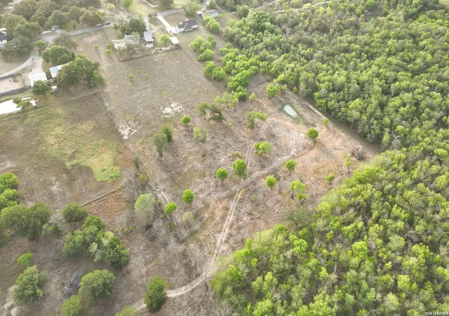 3rd image of 413 W Malone, Devine, TX 78016 | MLS# 1960409
