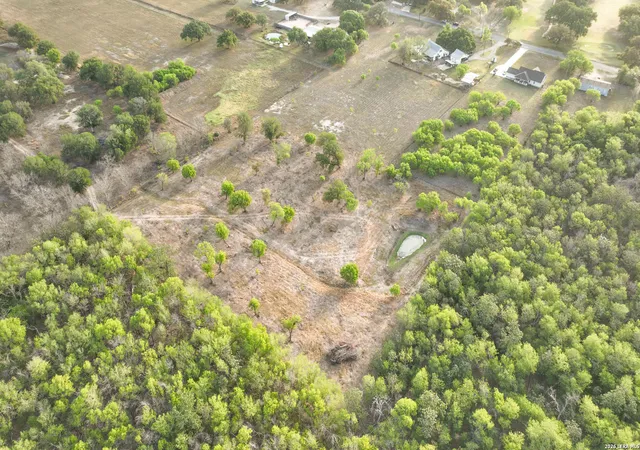 5th image of 413 W Malone, Devine, TX 78016 | MLS# 1960409