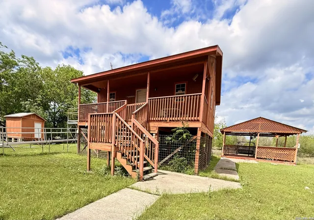 2nd image of 738 Lakeshore Dr S, Bandera, TX 78003 | MLS# 1960439