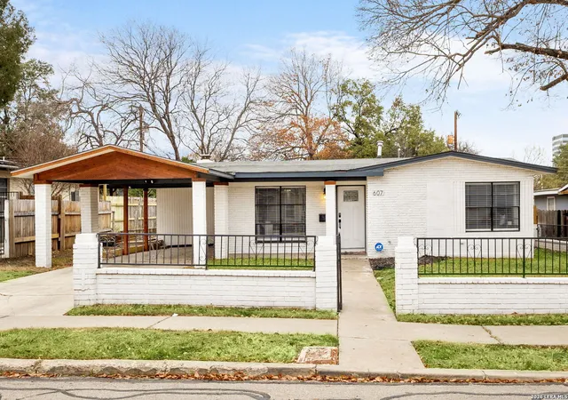 2nd image of 607 Redcliff Dr, San Antonio, TX 78216 | MLS# 1960502