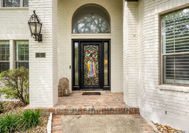 Photo 3 of Sale Pending at 5 Aspen Crk, San Antonio, TX 78248 | MLS# 1960523 | Listing updated on 2026-08-09