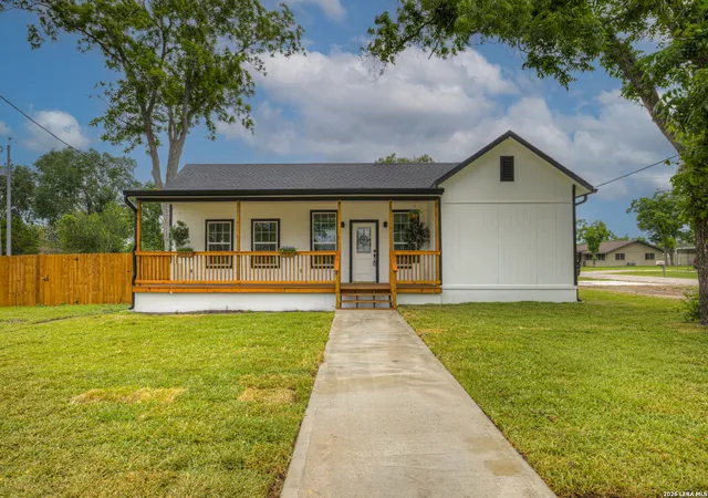 Photo 1 of Single family home for sale at 312 N Lavernia, Marion, TX 78124 | MLS# 1960558 | Listing updated on 2026-08-22