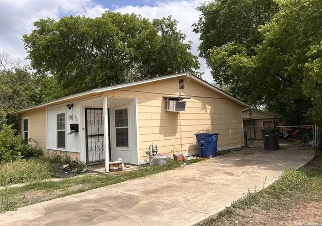 Photo 1 of Sale Pending at 154 E Hutchins, San Antonio, TX 78221 | MLS# 1960569 | Listing updated on 2026-04-30