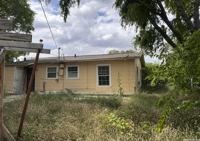 Photo 3 of Sale Pending at 154 E Hutchins, San Antonio, TX 78221 | MLS# 1960569 | Listing updated on 2026-04-30