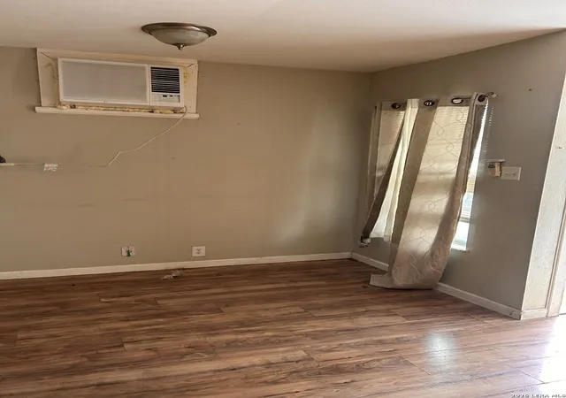 Photo 4 of Sale Pending at 154 E Hutchins, San Antonio, TX 78221 | MLS# 1960569 | Listing updated on 2026-04-30