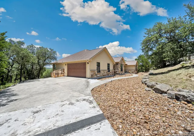 Photo 2 of Single family home for sale at 632 Lasso Loop, Canyon Lake, TX 78133 | MLS# 1960576 | Listing updated on 2026-05-04