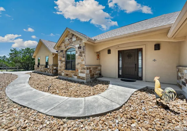 Photo 3 of Single family home for sale at 632 Lasso Loop, Canyon Lake, TX 78133 | MLS# 1960576 | Listing updated on 2026-05-04