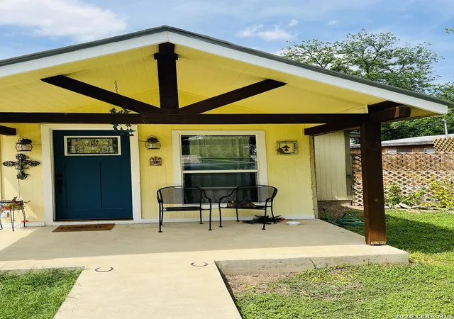 1st image of 552 Diaz, Uvalde, TX 78801 | MLS# 1960587