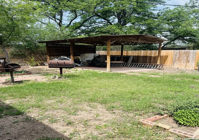 2nd image of 552 Diaz, Uvalde, TX 78801 | MLS# 1960587