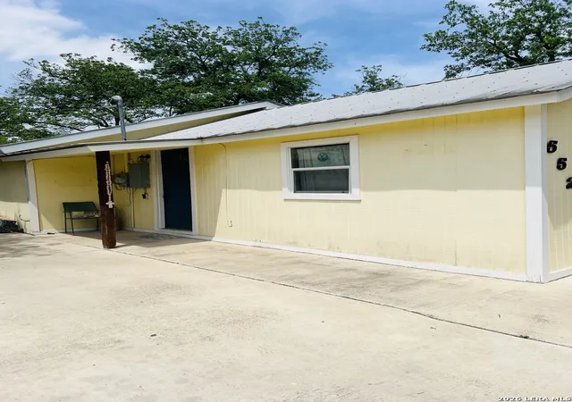 5th image of 552 Diaz, Uvalde, TX 78801 | MLS# 1960587