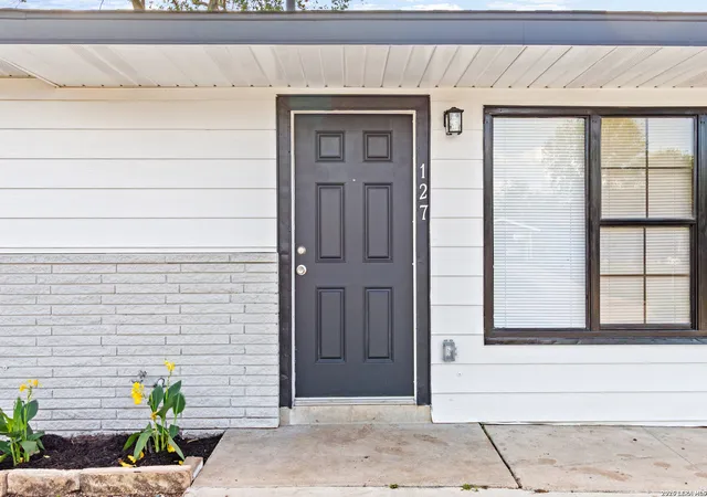 Photo 3 of Sale Pending at 127 Zerrcliff Ln, San Antonio, TX 78220 | MLS# 1960610 | Listing updated on 2026-05-08