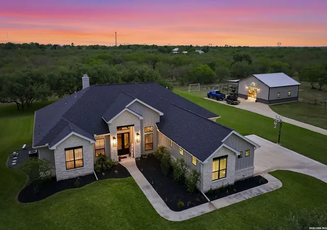 Photo 3 of Single family home for sale at 131 Wright Creek Rd, Victoria, TX 77905 | MLS# 1960666 | Listing updated on 2026-09-15