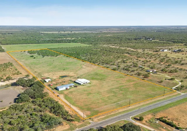 Homes for sale in Hondo, TX | 9009 Farm To Market 462 S, Hondo, TX 78861 | MLS# 1960677