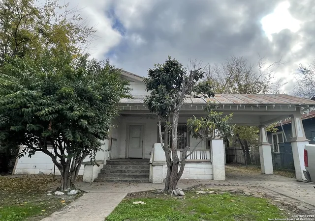 Photo 1 of Single family home for sale at 1718 E Crockett St, San Antonio, TX 78202 | MLS# 1960687 | Listing updated on 2026-05-04